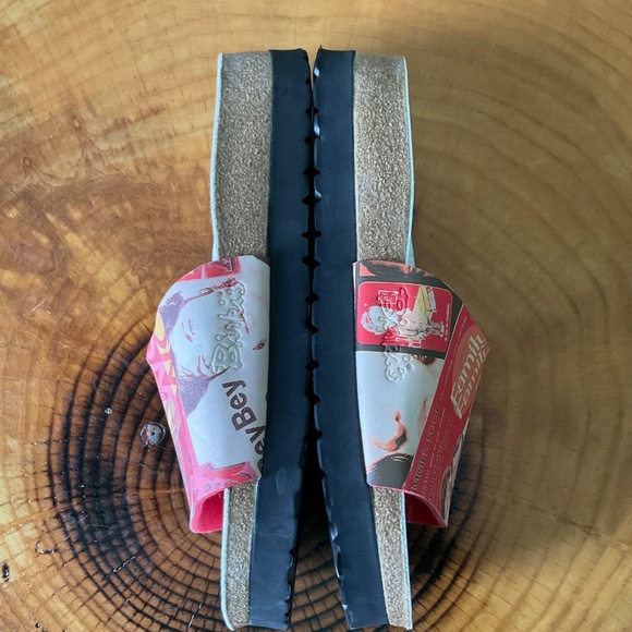 Birkenstock Birki’s Slides Sandals w/ Vintage Pin-up Images Men’s 9 Women’s 11 - Picture 4 of 9